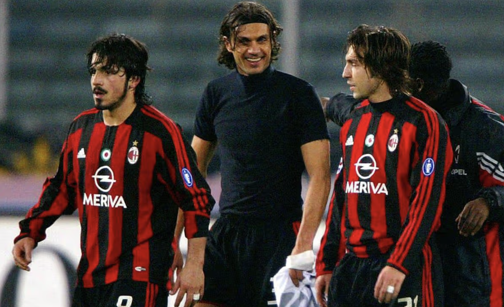 Gennaro Gattuso, đội trưởng Paolo Maldini, Andrea Pirlo (từ trái sang) ăn mừng sau trận đấu Serie A gặp Milan thắng Juventus 3-1 tại Turin, Italy ngày 14/3/2004. Ảnh: AFP