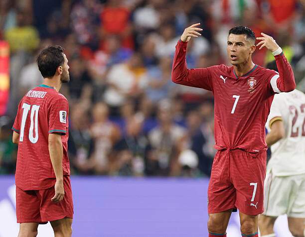 Fan Ronaldo cho rằng một số đồng đội BĐN có vấn đề với anh nên không chịu chuyền bóng