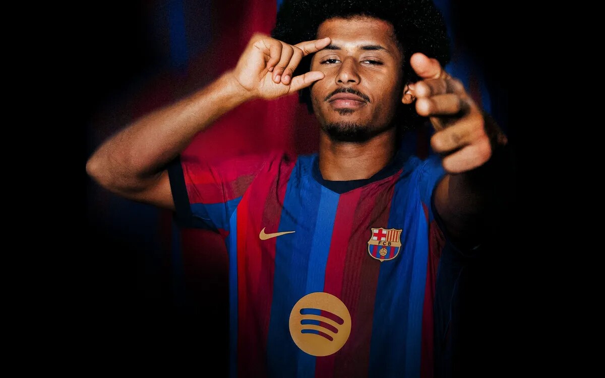 Barcelona vẫn làm dày thêm hành lang biên với bản hợp đồng Adeyemi