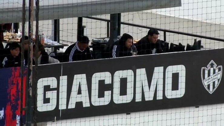 Messi đến sân theo dõi trận đấu giữa Leones và Central Cordoba