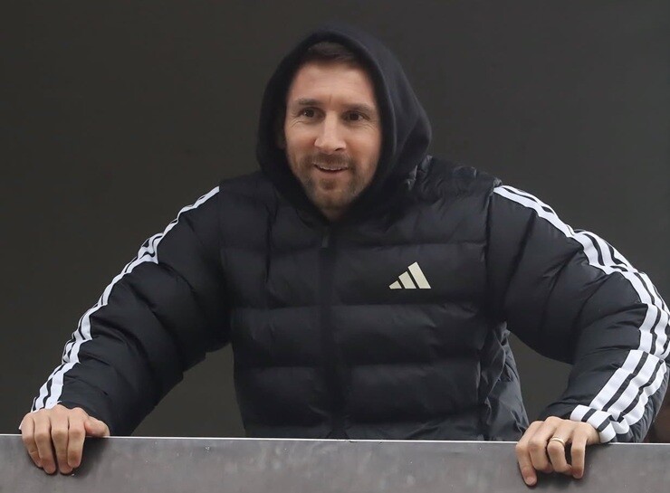 Messi trở thành khán giả đặc biệt trong trận đấu của Leones