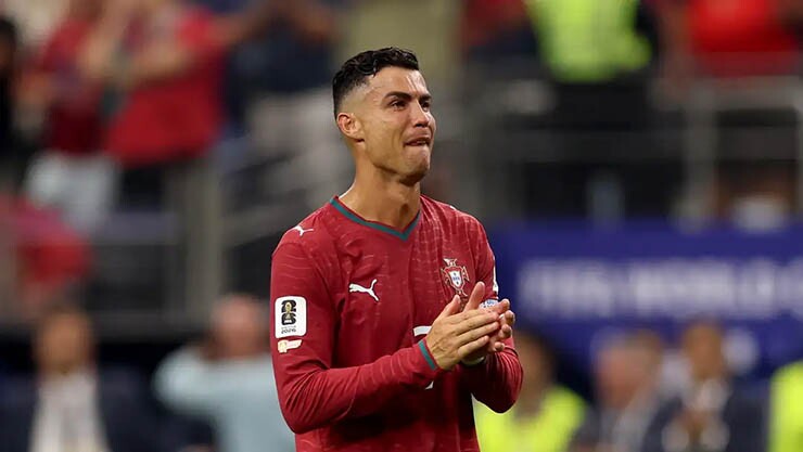 Ronaldo cần hiểu rằng thời của mình đang dần khép lại