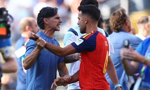 Dani Olmo tố trợ lý HLV Argentina dối trá