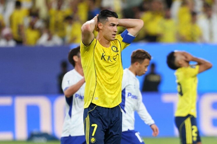 Ronaldo đang nhận mức thu nhập khoảng 200 triệu euro/mùa tại Al Nassr, qua đó trở thành cầu thủ hưởng lương cao nhất thế giới