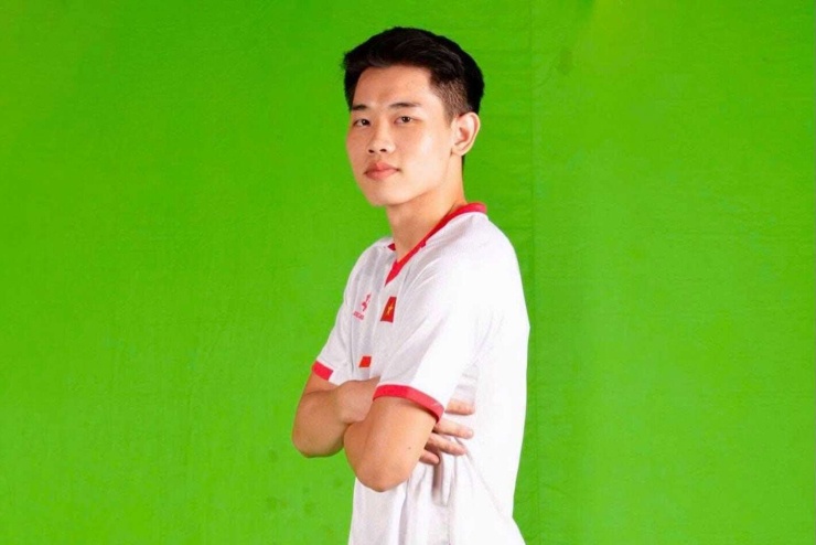 Nguyễn Đình Bắc sở hữu chiều cao 1m80, thuận chân phải và được chuyên trang chuyển nhượng Transfermarkt định giá 400.000 euro. Ảnh: FBNV.