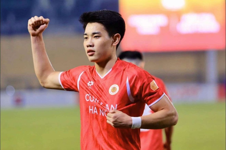 Trong trận thắng 7-0 trước Timor Leste tại lượt trận mở màn bảng A, Đình Bắc lập hat-trick. Ảnh: FBNV.