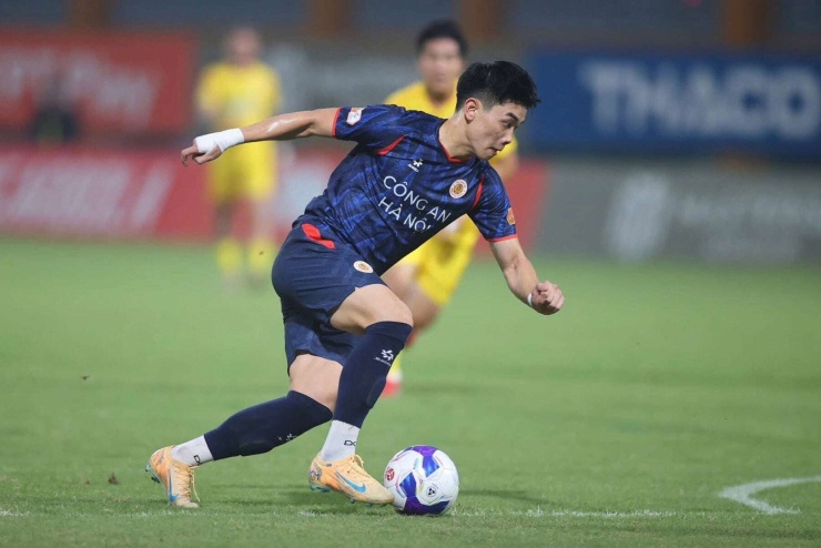 Tại ASEAN Cup 2026, Đình Bắc cũng có tên trong danh sách triệu tập của ĐT Việt Nam. Ảnh: FBNV.