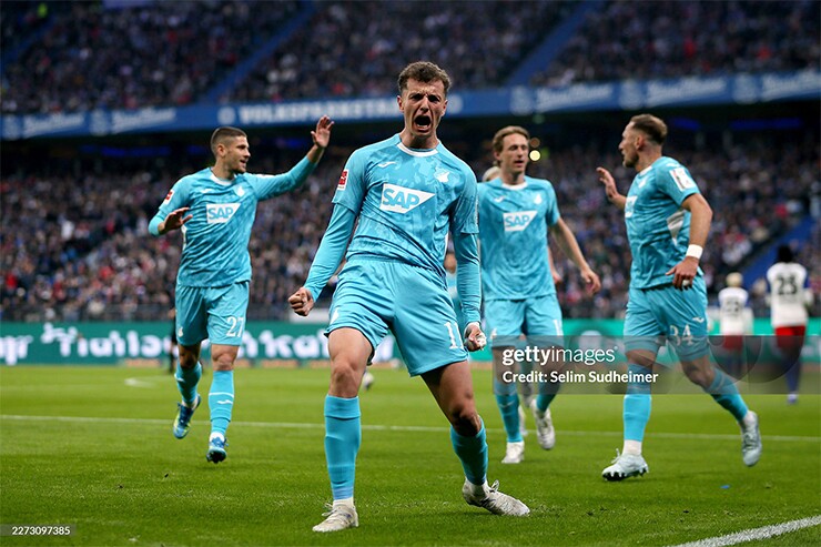 Thương vụ Diomande có thể khiến Barcelona vuột mất mục tiêu Fisnik Asllani