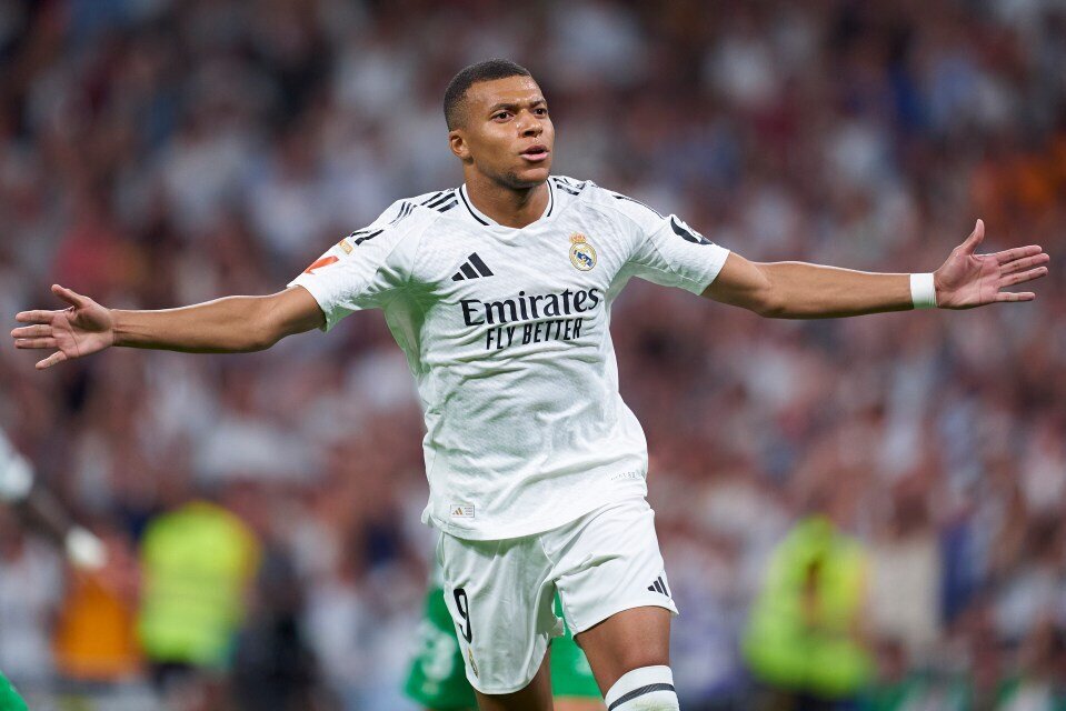 Mbappe hưởng lương rất cao ngay sau khi gia nhập Real Madrid đã tạo ra cơ sở vòi vĩnh cho các cầu thủ khác