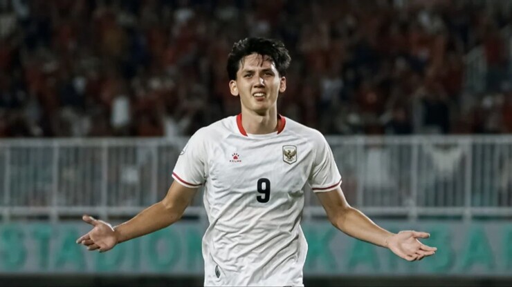 Mitchell Baker ghi hat-trick giúp Indonesia đè bẹp&nbsp;Campuchia