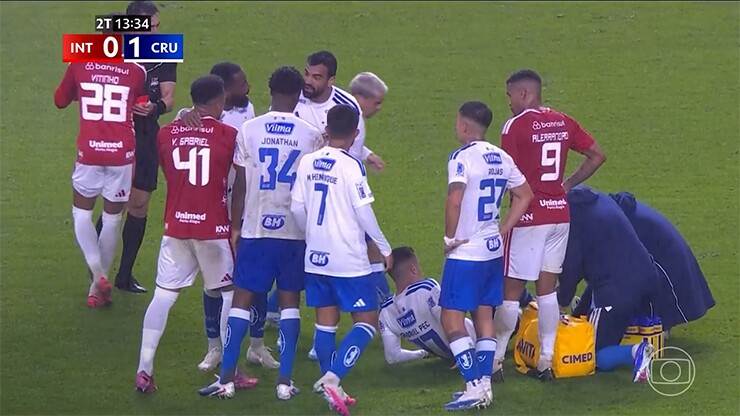 Gabriel Pec gặp chấn thương nặng ngay trận đầu tiên đá chính cho Cruzeiro