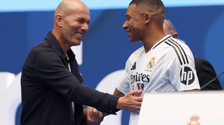 HLV Zidane có mối quan hệ thân thiết với Mbappe từ trước đến nay