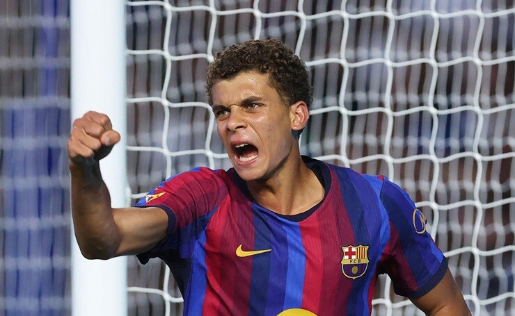 Tài năng trẻ Abdelkarim tỏa sáng lập cú đúp cho Barcelona