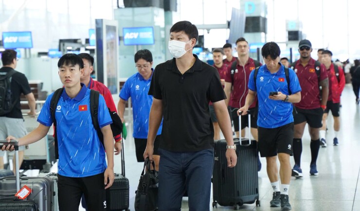 HLV Kim Sang Sik chịu nhiều áp lực, trong bối cảnh ĐT Việt Nam rơi điểm trước Singapore và phải thắng Indonesia trên sân đối phương