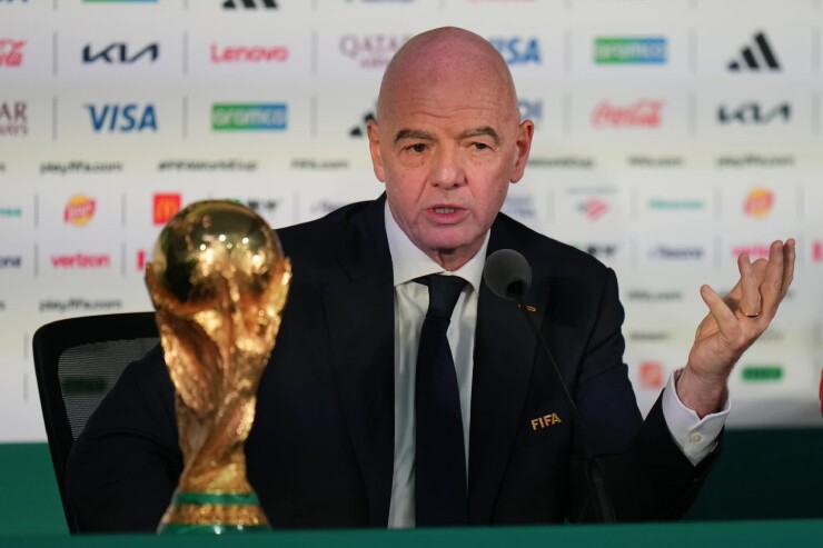 Chủ tịch Infantino&nbsp;thừa nhận từ bỏ kế hoạch "bán" World Cup vì gây chia rẽ sâu sắc