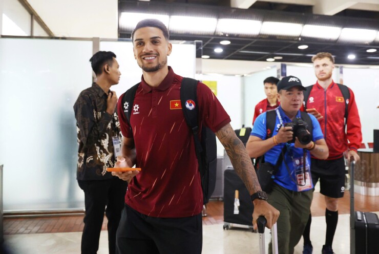 Đình Bắc - Xuân Son cười tươi đổ bộ Indonesia, sẵn sàng đấu “chung kết sớm” AFF Cup - 4