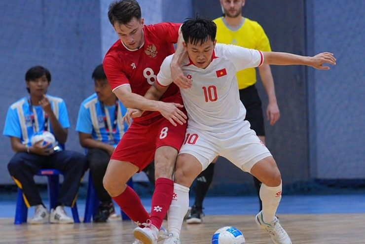 ĐT futsal Việt Nam (áo trắng) suýt nữa thắng được Nga