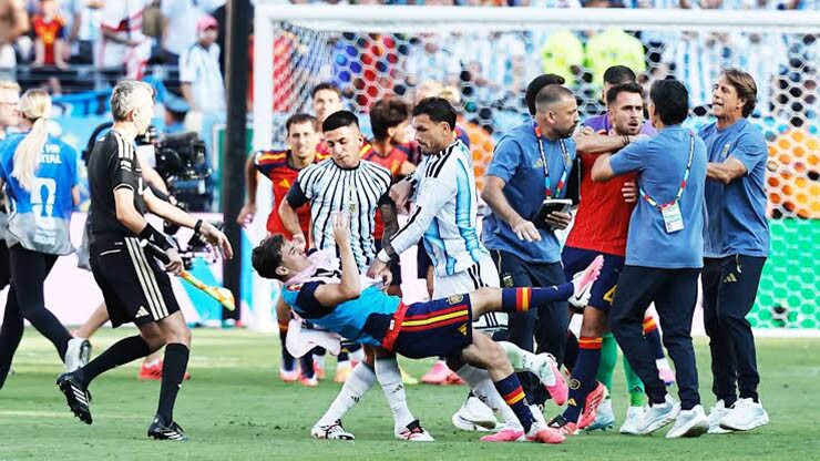 Có tới 6 cầu thủ Argentina có thể bị cấm thi đấu ở trận tiếp theo tại World Cup 2030