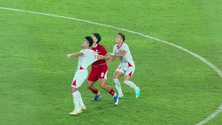 ĐT Việt Nam đấu Indonesia "tóe lửa", Bùi Hoàng Việt Anh đổ máu vì tiền đạo 1m96 - 4