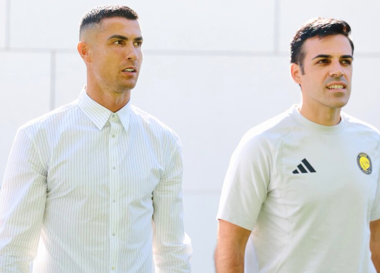 Ronaldo trở thành tâm điểm, dù không xỏ giày ra sân thi đấu