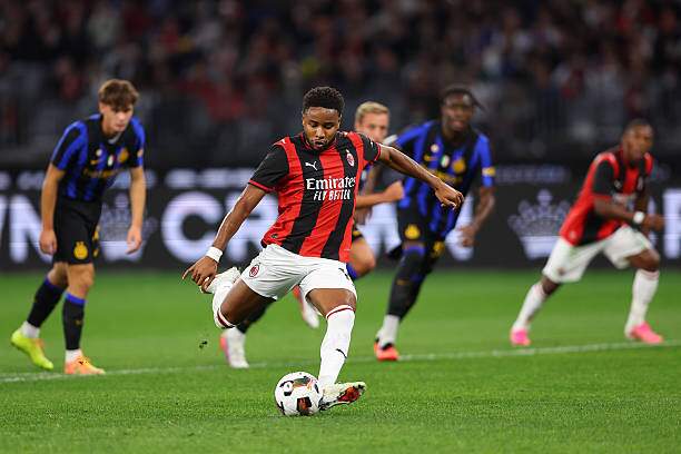 Nkunku ghi bàn từ quả penalty cho Milan