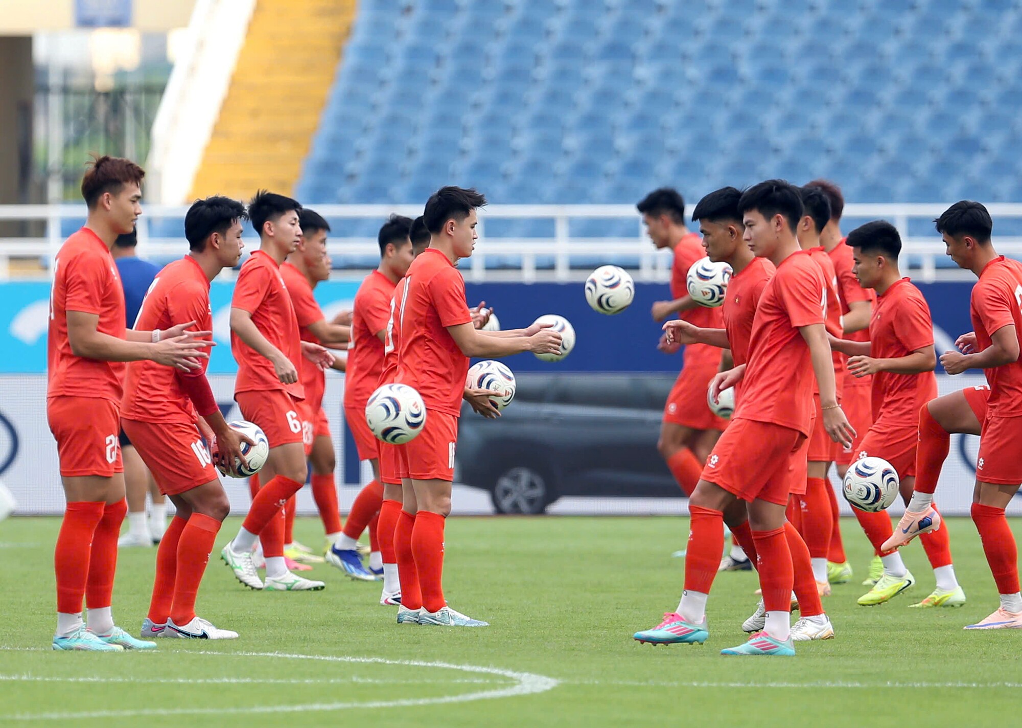 Sau chiến thắng 3-0 trước Indonesia, các tuyển thủ Việt Nam thoải mái và tự tin hơn nhiều khi về sân nhà Mỹ Đình tiếp đón Campuchia không còn động lực thi đấu.