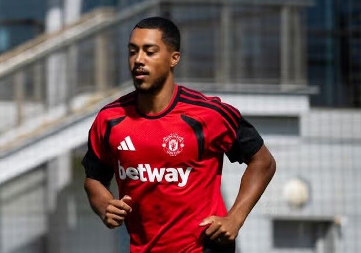Tielemans gia nhập MU từ Aston Villa&nbsp;với mức phí khoảng 35 triệu bảng