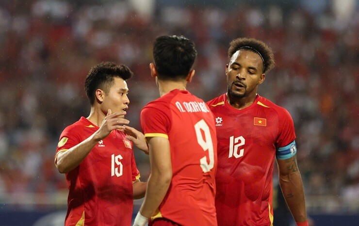 ĐT Việt Nam lọt vào bán kết AFF Cup khá thuyết phục