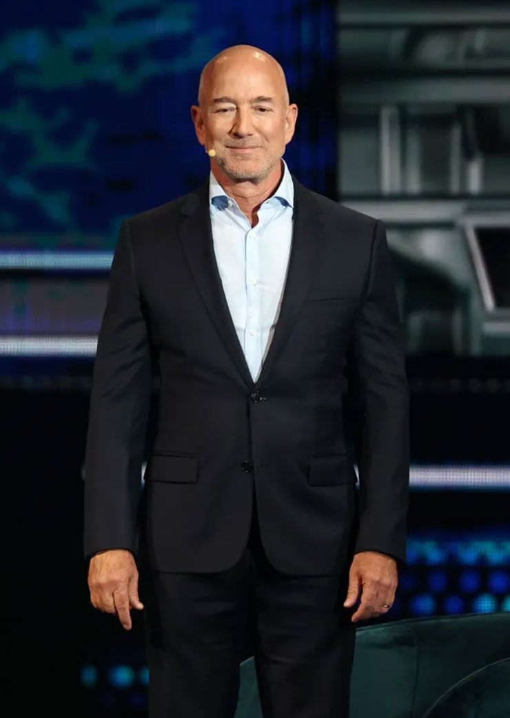 Tỷ phú Jeff Bezos đang tiến gần đến thỏa thuận trở lại thành cổ đông thiểu số của Liverpool.