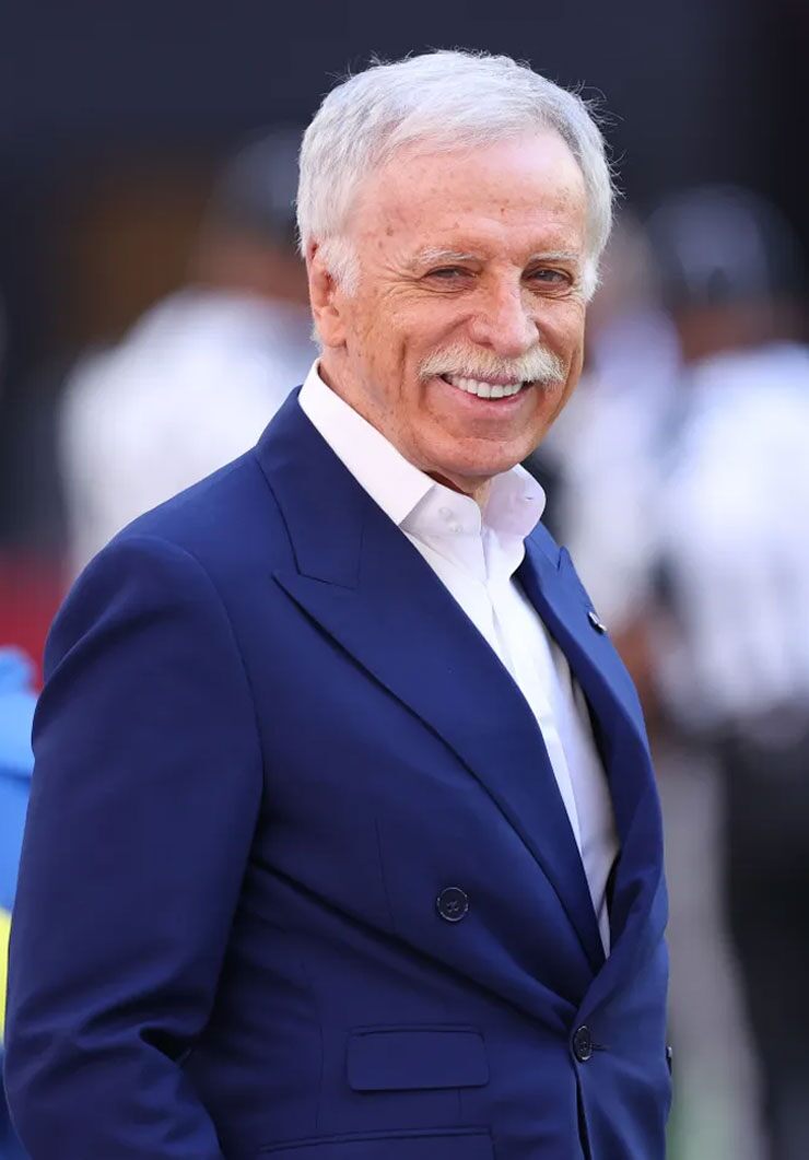 Tập đoàn Kroenke tiếp quản Arsenal vừa giúp đội bóng giành thêm một chức vô địch Ngoại hạng Anh trong năm nay.