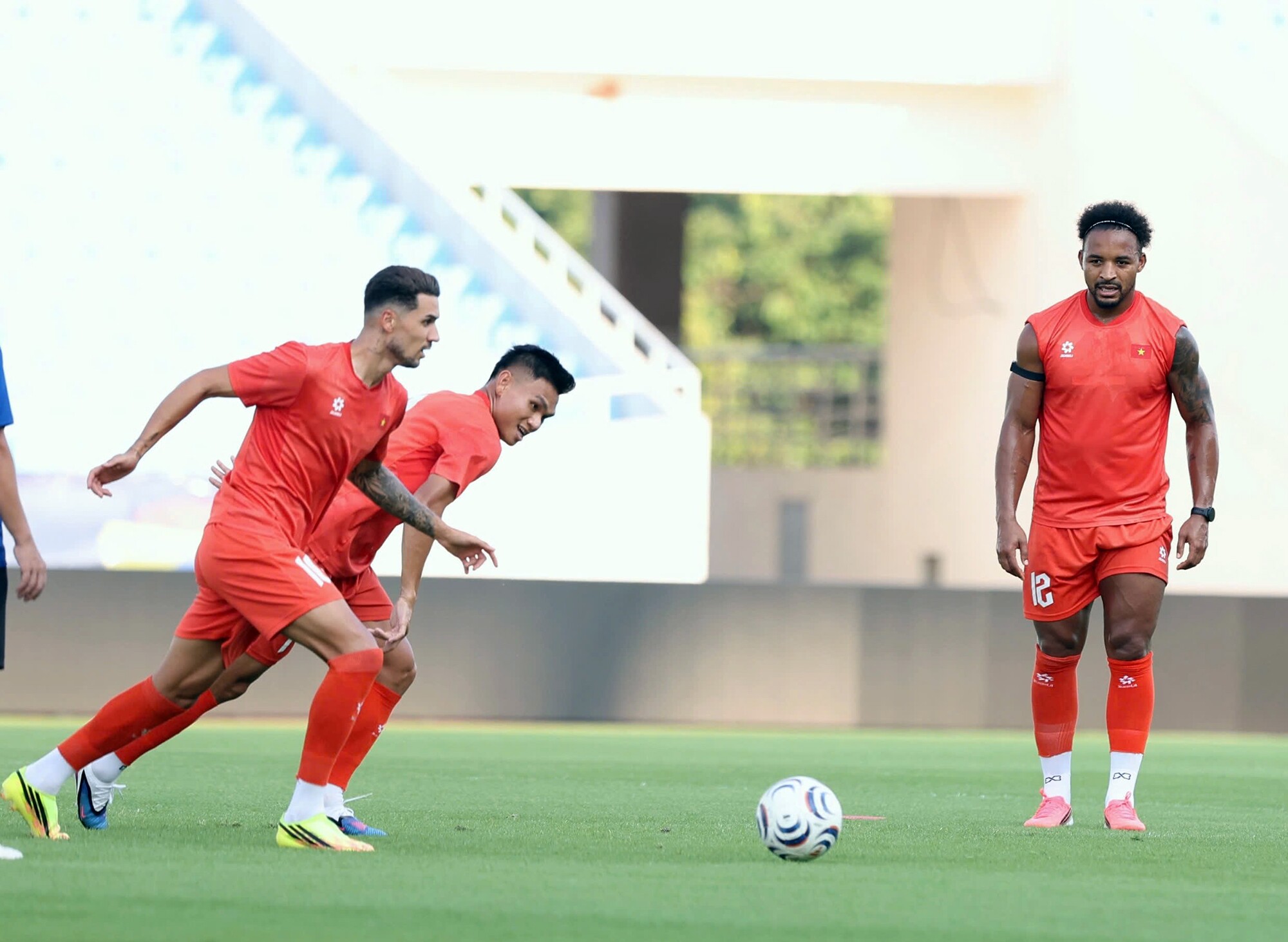Chiều ngày 13/8, toàn đội lên đường đi Malaysia đấu bán kết lượt đi AFF Cup 2026 (ngày 16/8).