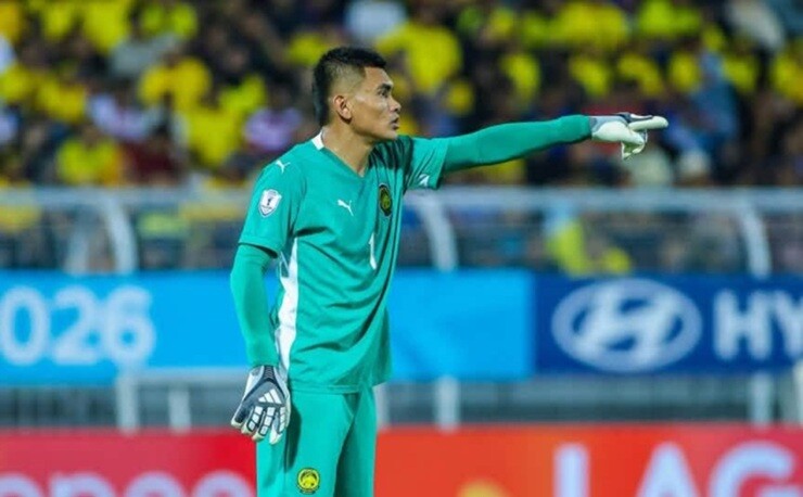 Thủ môn Azri&nbsp;gạt bỏ những khó khăn