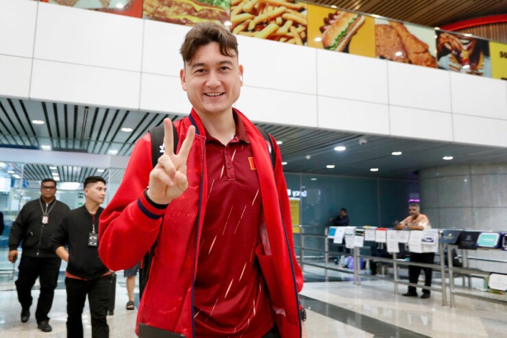 Dù vậy, ĐT Việt Nam mất khoảng hơn một tiếng làm thủ tục nhập cảnh và lấy hành lý.