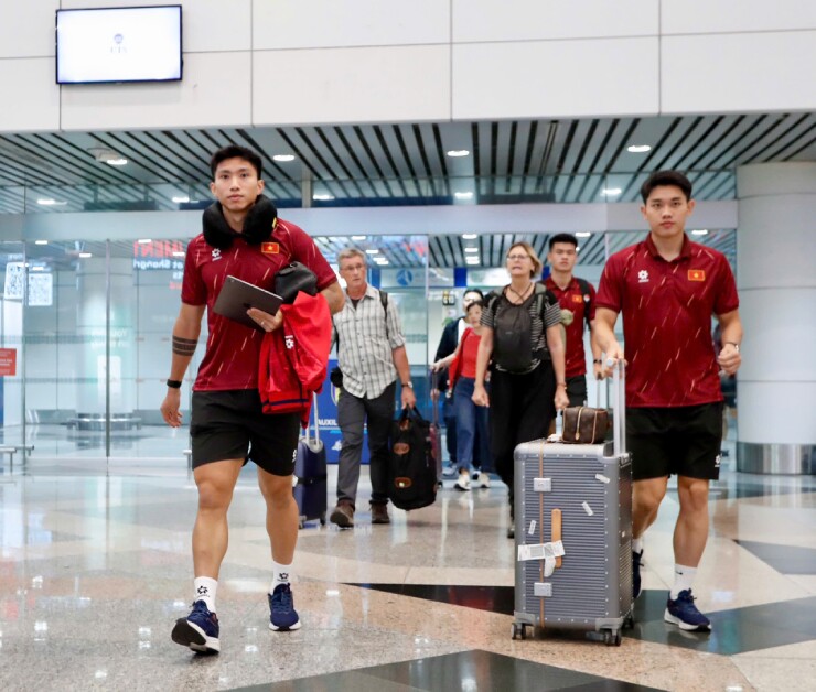 ĐT Việt Nam đổ bộ Kuala Lumpur, háo hức chờ đại chiến Malaysia bán kết AFF Cup - 11