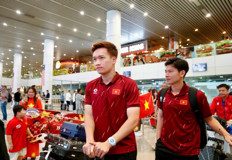 ĐT Việt Nam đổ bộ Kuala Lumpur, háo hức chờ đại chiến Malaysia bán kết AFF Cup - 10