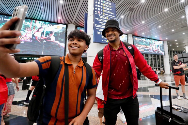 ĐT Việt Nam đổ bộ Kuala Lumpur, háo hức chờ đại chiến Malaysia bán kết AFF Cup - 6