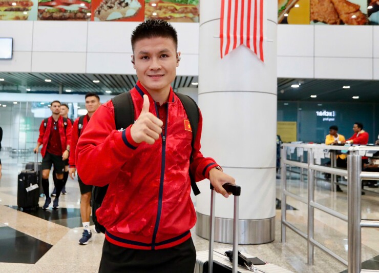 Quang Hải tự tin trong lần trở lại Malaysia đối đầu chủ nhà ở bán kết lượt đi AFF Cup 2026. - Đình Bắc, Văn Hậu, Quang Kiệt và Trung Kiên là các cầu thủ bước ra sau cùng.