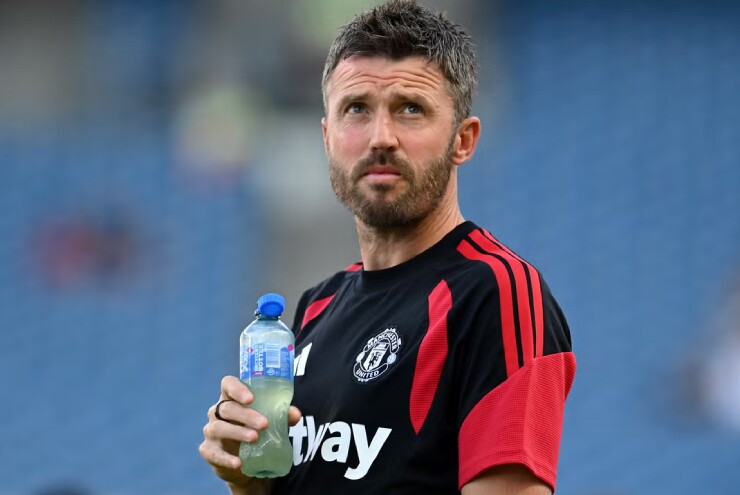 Carrick xác nhận Man United vẫn đang cố gắng chiêu mộ thêm tân binh