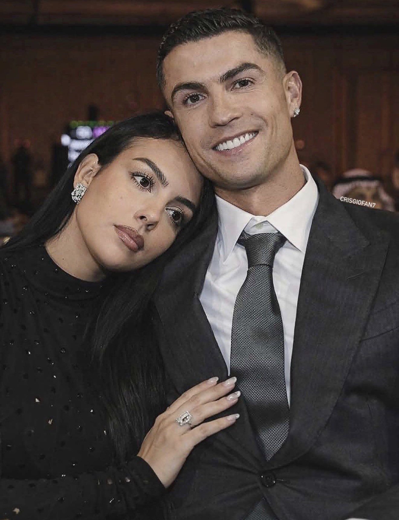 Ronaldo vẫn "bảo hiểm tương lai" với bản hợp đồng tiền hôn nhân
