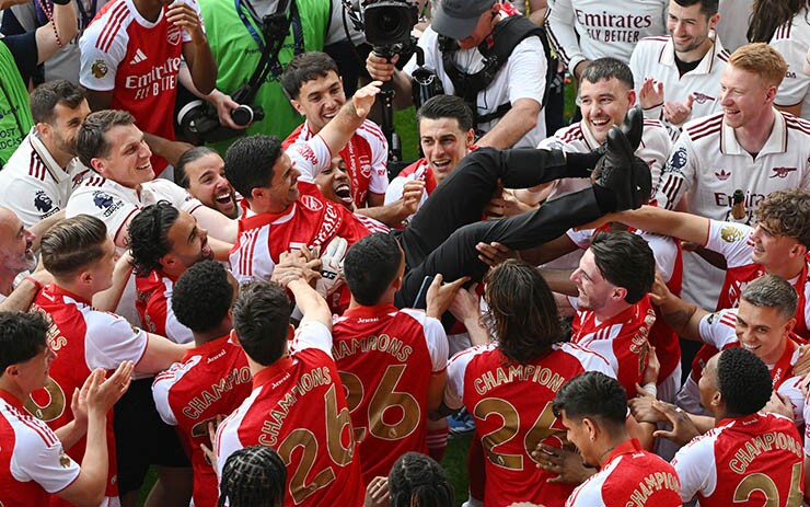 HLV Arteta thu về trái ngọt cùng Arsenal