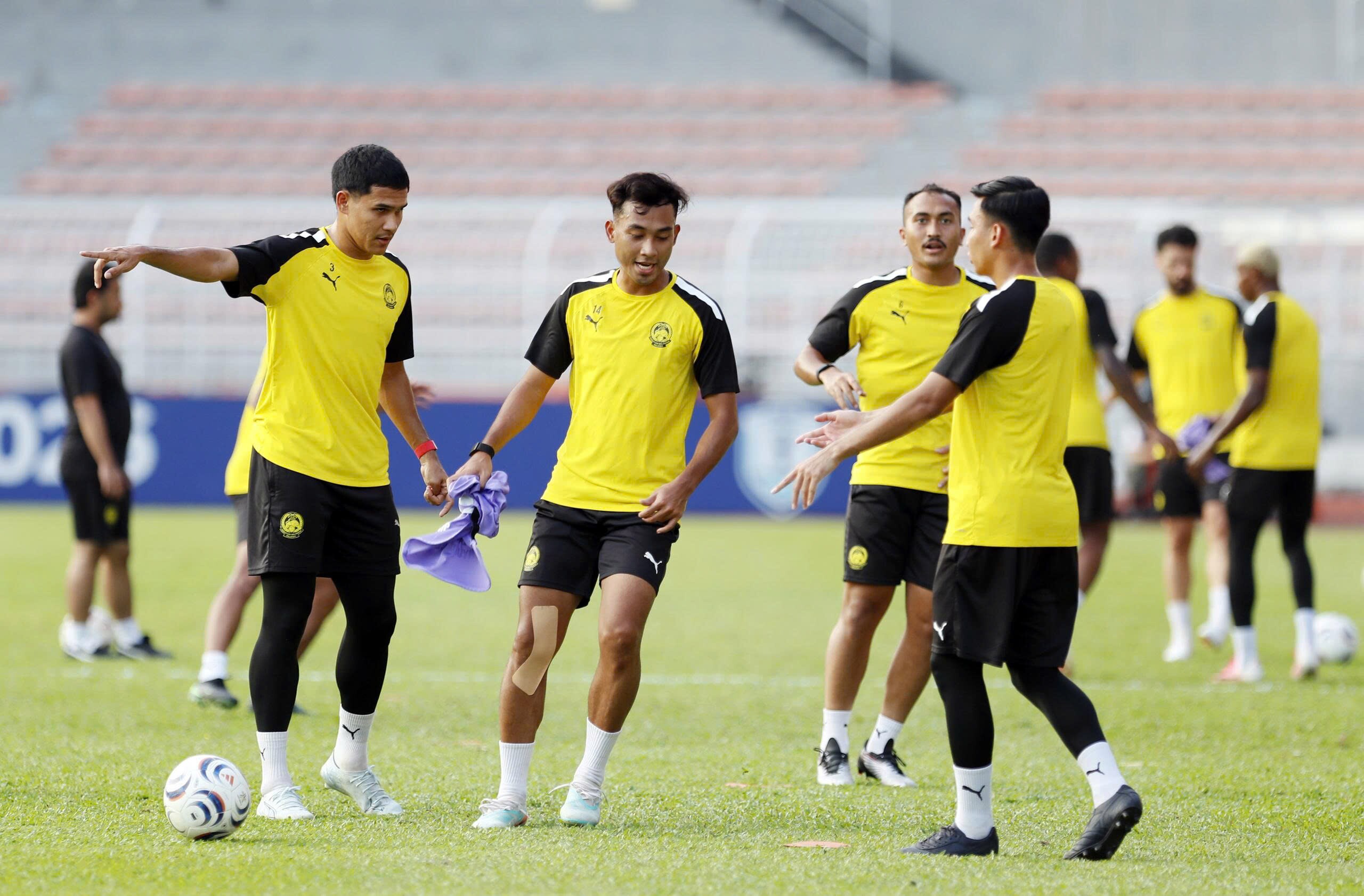 Buổi tập của ĐT Malaysia diễn ra ngay sau khi buổi tập của ĐT Việt Nam kết thúc.