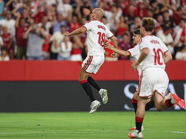 Sevilla ngược dòng nhờ 2 quả penalty ở hiệp 2