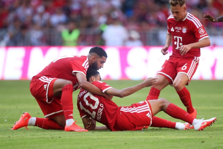 Musiala đổ gục xuống sân khiến cầu thủ Bayern hốt hoảng - 3