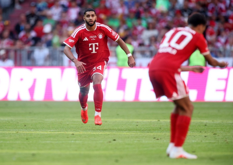 Musiala đổ gục xuống sân khiến cầu thủ Bayern hốt hoảng - 1