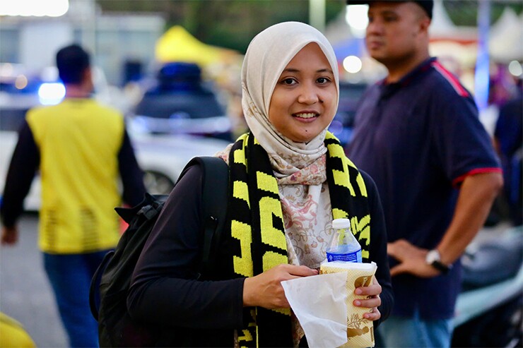 Fan nữ Malaysia - Việt Nam đọ sắc, "hâm nóng" bán kết lượt đi AFF Cup - 6