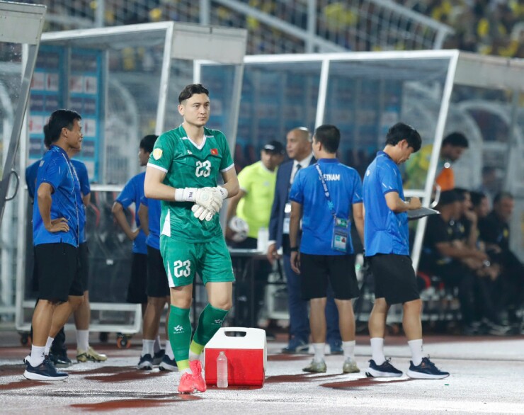 ĐT Việt Nam đi "tàu lượn cảm xúc" ở Malaysia: Vỡ òa nhờ Xuân Son, VAR cứu Lê Giang Patrik - 6