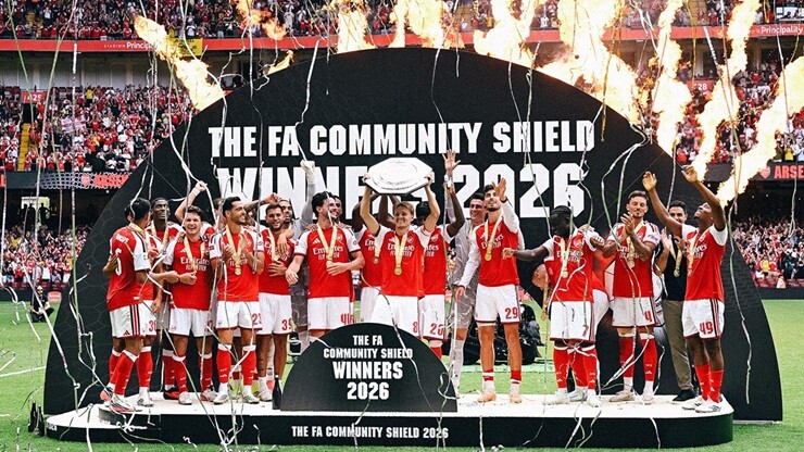 Arsenal nâng cao danh hiệu Siêu cúp Anh đầy thuyết phục