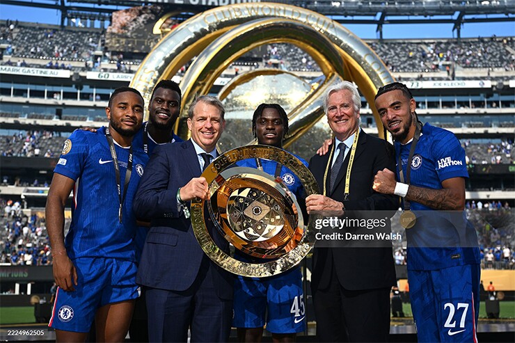 Todd Boehly và Mark Walter đứng trước khả năng bán cổ phần tại Chelsea