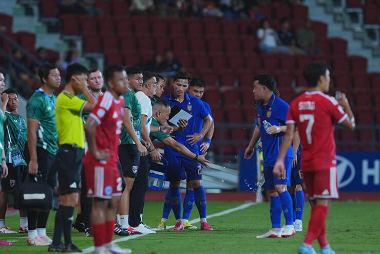 Thái Lan thua Singapore trong trận tái đấu nhưng vẫn giành vé vào chung kết AFF Cup