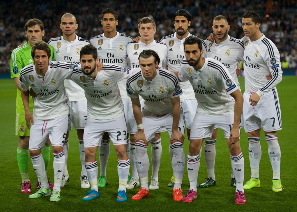 Đội hình xuất phát của Real Madrid trong một trận đấu ở mùa giải 2014-2015 trên sân Santiago Bernabeu, Madrid, Tây Ban Nha với Toni Kroos và Sami Khedira (lần lượt đứng thứ 4 và 5 từ trái sang ở hàng hai). Ảnh: L’Équipe